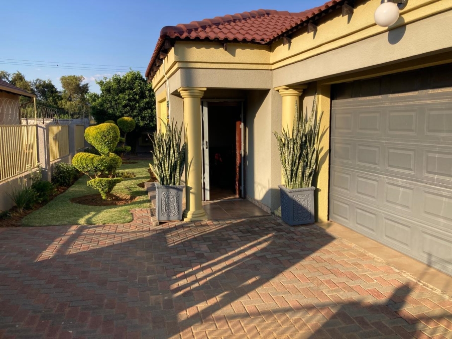 3 Bedroom Property for Sale in Tlhabane West North West